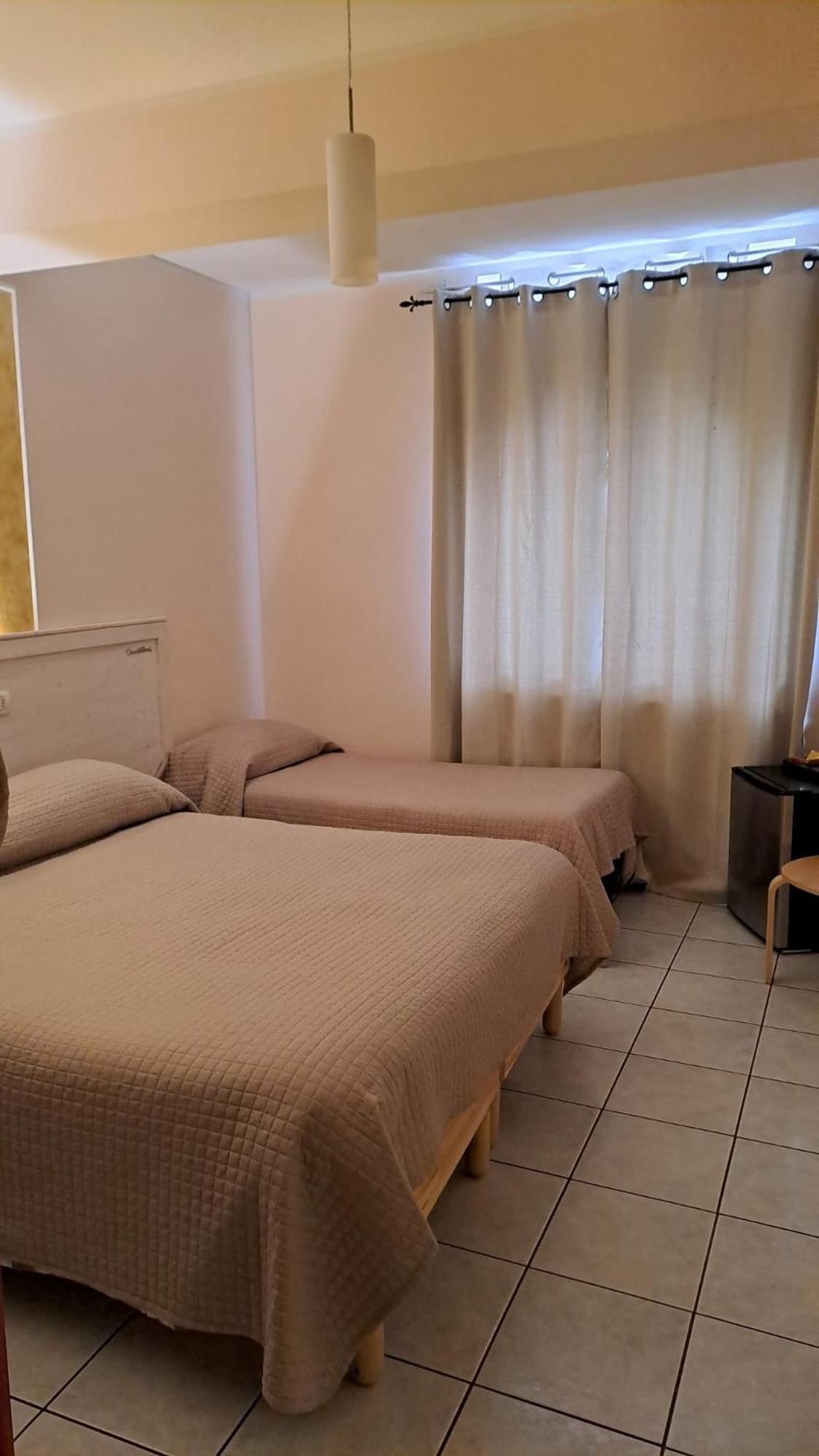Hotel Lo Smeraldo Roccavivara Exterior foto