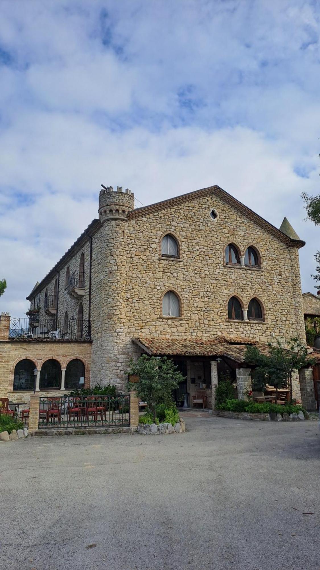 Hotel Lo Smeraldo Roccavivara Exterior foto